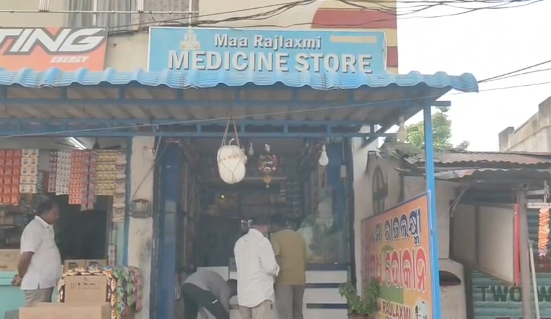 ରାୟଗଡ଼ାରେ ସଟର ତାଡ଼ି ଔଷଧ ଦୋକାନରୁ ଚୋରି: ୫୦ ହଜାର ଟଙ୍କା ସହ ମୋବାଇଲ ନେଇଗଲେ ଦୁର୍ବୃତ୍ତ