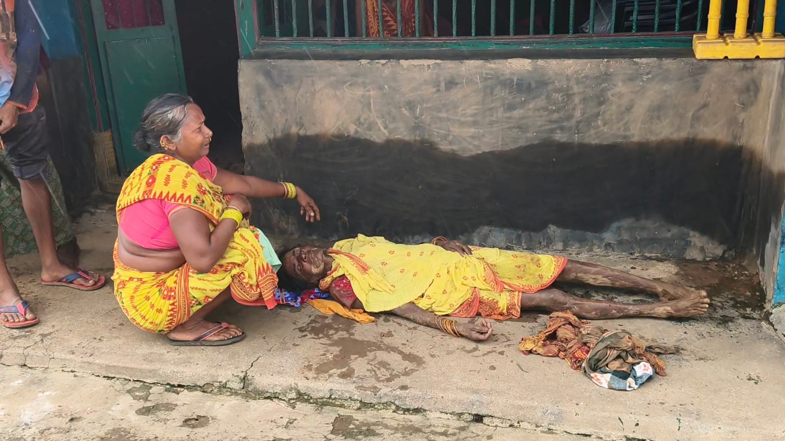 ଚାଷ ଜମିକୁ ନେଇ ଭାଇ ଭାଇ ମଧ୍ୟରେ ବିବାଦ: ଭାଉଜଙ୍କୁ ମାଡ଼ ମାରି ଗୁରୁତର ଆହତ କଲେ ଦିଅର ଓ ତାଙ୍କ ପରିବାର, ଥାନାରେ ଅଭିଯୋଗ