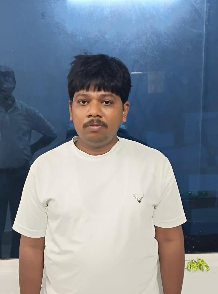 ଭିଜିଲାନ୍ସ ଜାଲରେ କ୍ୟାପିଟାଲ ହସ୍ପିଟାଲ୍ ଡାକ୍ତର: ଏନଜିଓ କର୍ମଚାରୀଙ୍କ ଦରମା ବିଲ୍ ପାସ୍ ପାଇଁ ୩୦ ହଜାର ଲାଞ୍ଚ ନେଉଥିବା ବେଳେ ଧରାପଡ଼ିଲେ