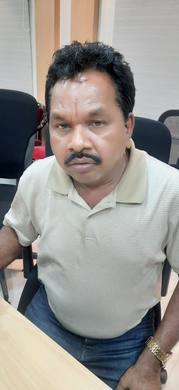 ଭିଜିଲାନ୍ସ ଜାଲରେ ଲାଠିକଟା ତହସିଲଦାର ମୁରଲୀଧର ଉର୍ମାଲ: ୫ ଲକ୍ଷ ଟଙ୍କା ଓ ସ୍କର୍ପିଓ ଗାଡ଼ି ଜବତ, ୩ଟି ସ୍ଥାନରେ ଚଢ଼ାଉ ଜାରି