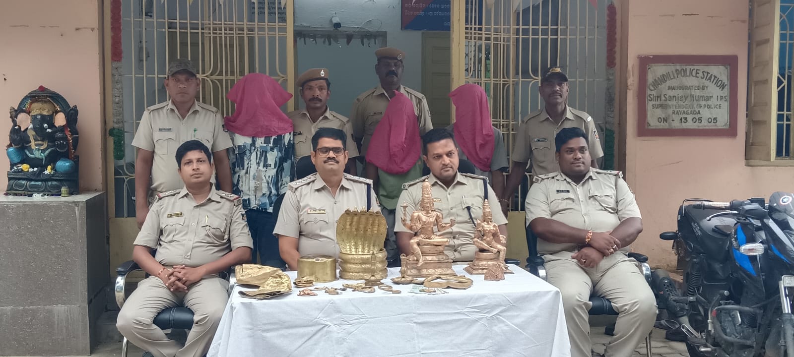 ରାୟଗଡ଼ା ପେଣ୍ଟା ଶିବ ମନ୍ଦିର ଚୋରି ଘଟଣାର ପର୍ଦ୍ଦାଫାସ: ୩ ଗିରଫ, ଚୋରି ମୂର୍ତ୍ତି ଓ ଗାଡ଼ି ଜବତ